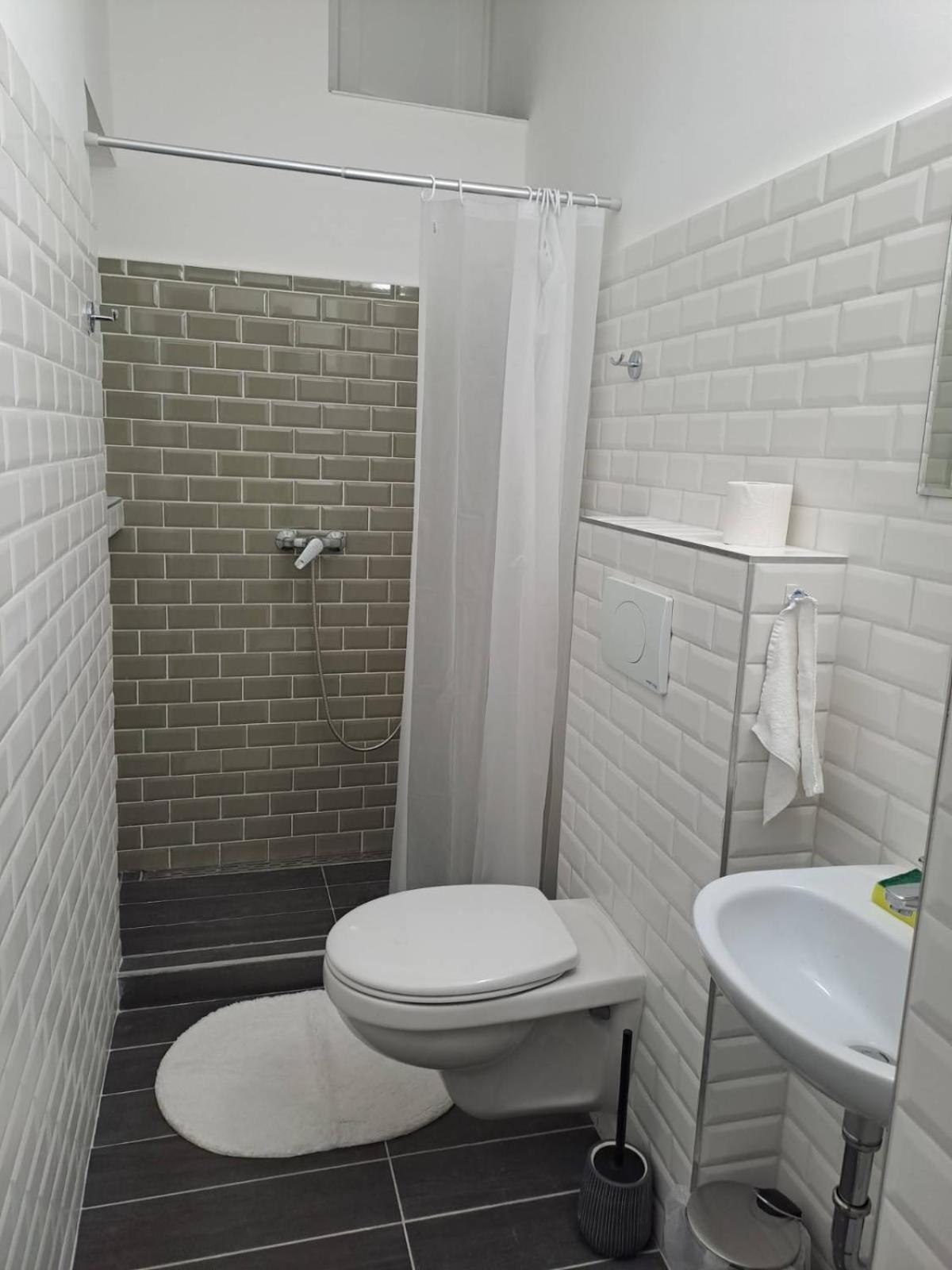 Cute Downtown Apartment Будапеща Екстериор снимка